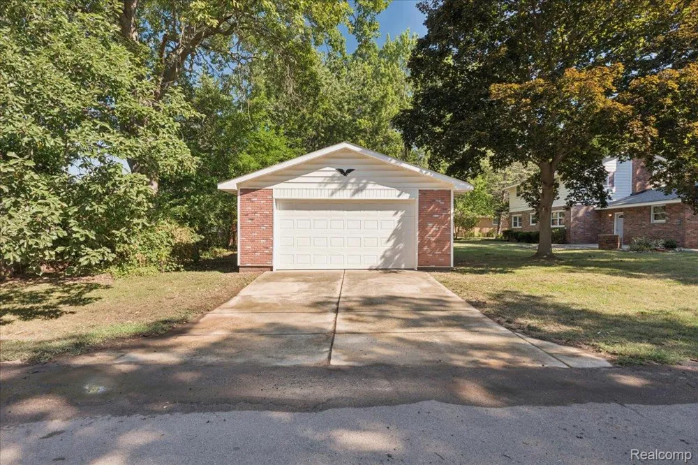 2260 S Harvey Avenue Westland City, MI 48186