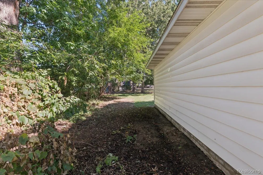 2260 S Harvey Avenue Westland City, MI 48186