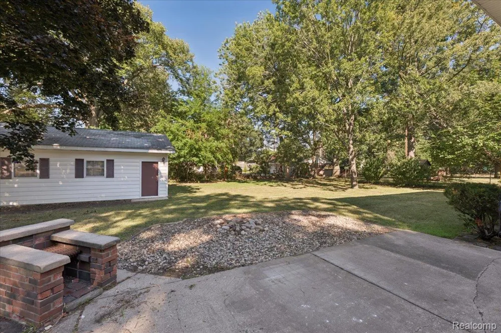 2260 S Harvey Avenue Westland City, MI 48186
