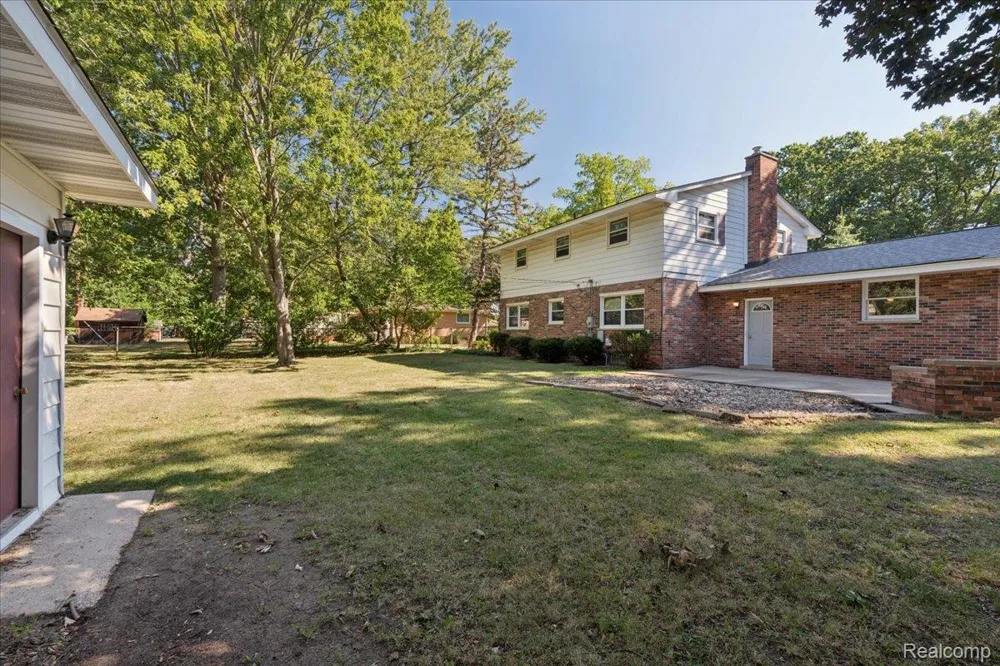 2260 S Harvey Avenue Westland City, MI 48186