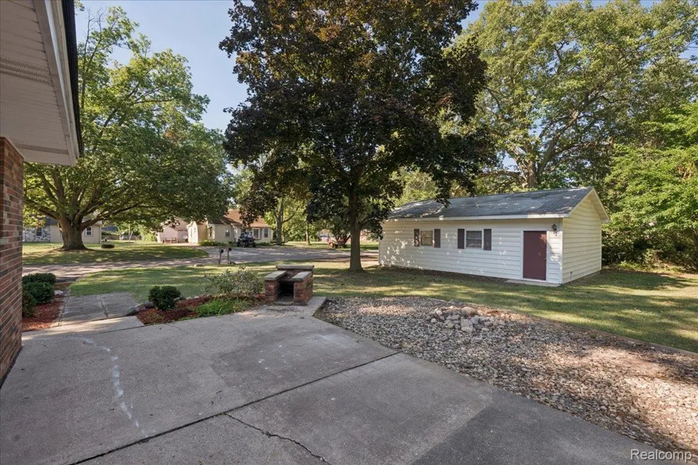 2260 S Harvey Avenue Westland City, MI 48186