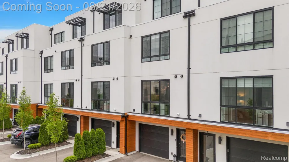 533 E Harrison Avenue #9 Royal Oak City, MI 48067