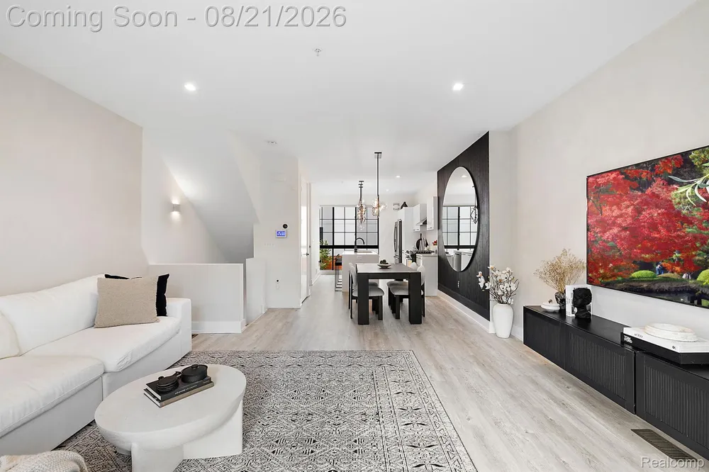 533 E Harrison Avenue #9 Royal Oak City, MI 48067