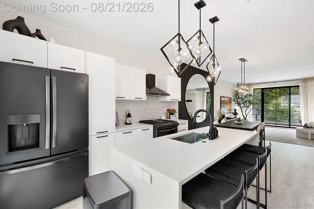 533 E Harrison Avenue #9 Royal Oak City, MI 48067