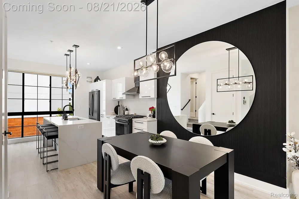 533 E Harrison Avenue #9 Royal Oak City, MI 48067