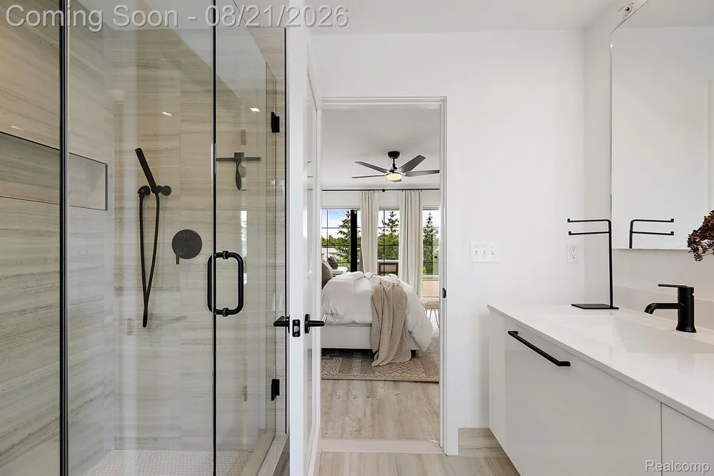 533 E Harrison Avenue #9 Royal Oak City, MI 48067
