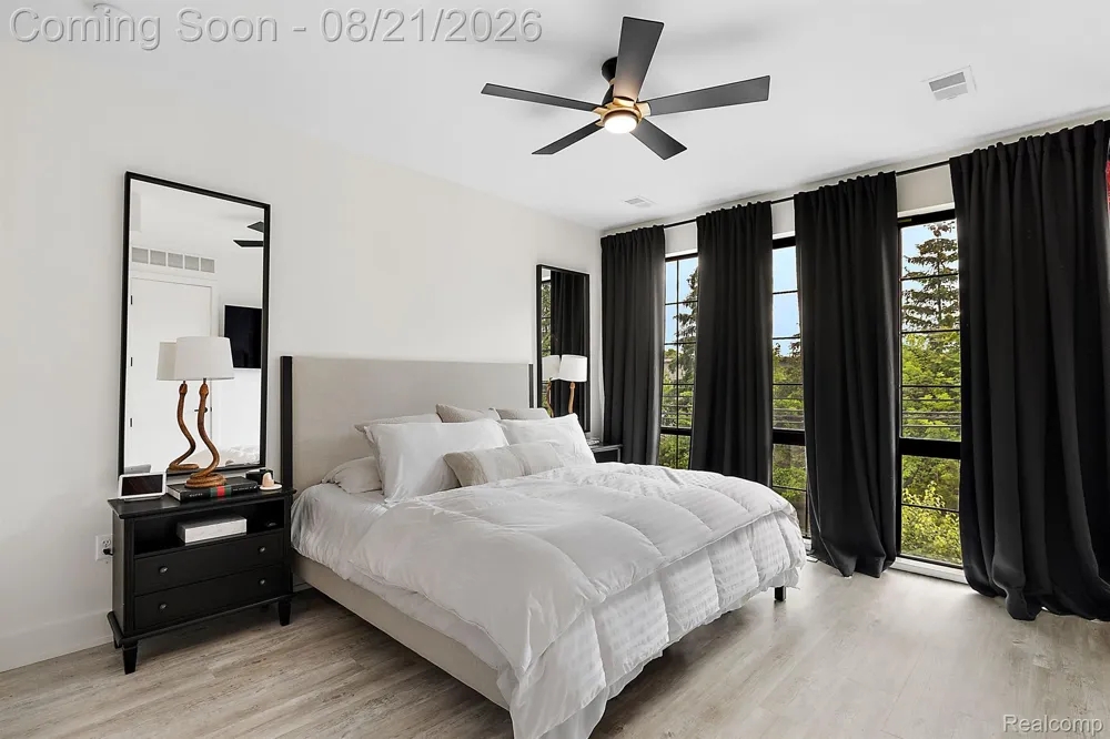 533 E Harrison Avenue #9 Royal Oak City, MI 48067