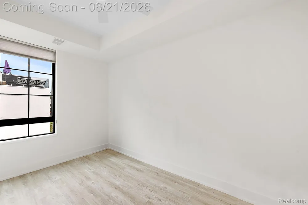 533 E Harrison Avenue #9 Royal Oak City, MI 48067