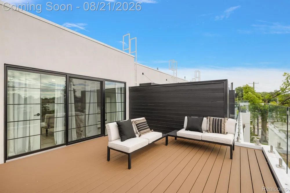 533 E Harrison Avenue #9 Royal Oak City, MI 48067