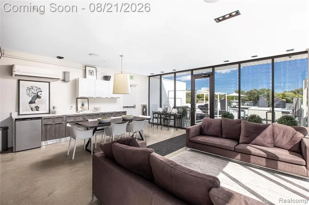 533 E Harrison Avenue #9 Royal Oak City, MI 48067