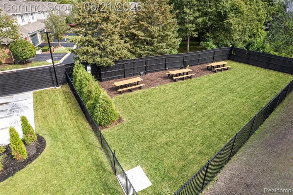 533 E Harrison Avenue #9 Royal Oak City, MI 48067
