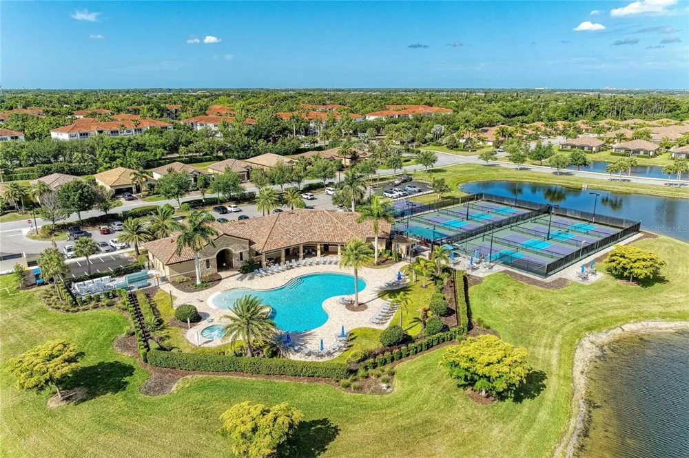 8403 GRAND ESTUARY TRAIL #405 Bradenton, FL 34212
