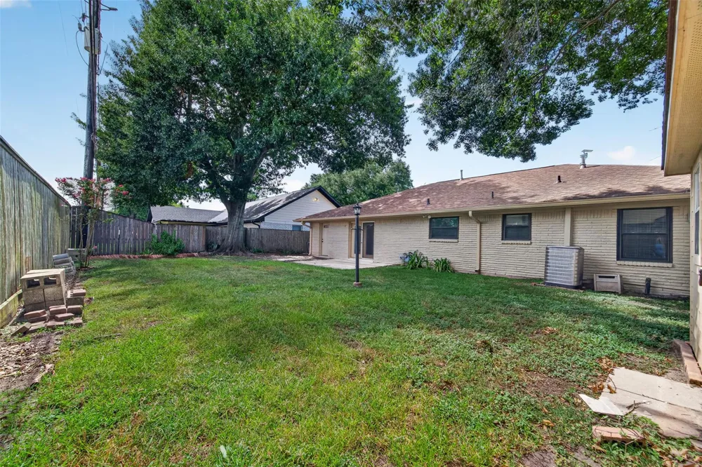 5411 Spellman Road Houston, TX 77096