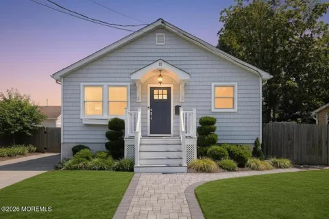 11 Leighton Avenue