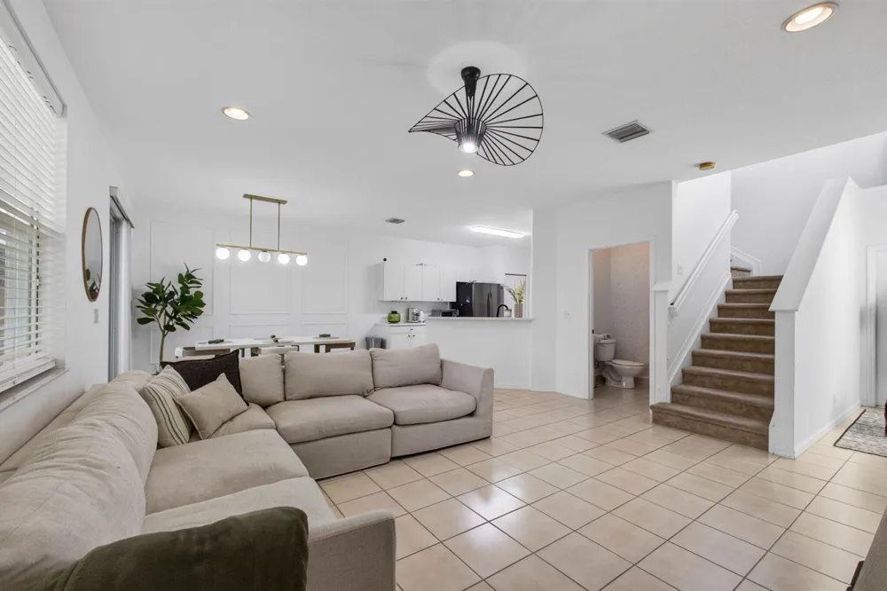 9181 VILLA PALMA LANE Palm Beach Gardens, FL 33418
