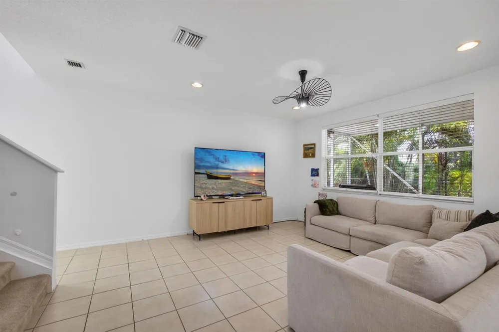 9181 VILLA PALMA LANE Palm Beach Gardens, FL 33418