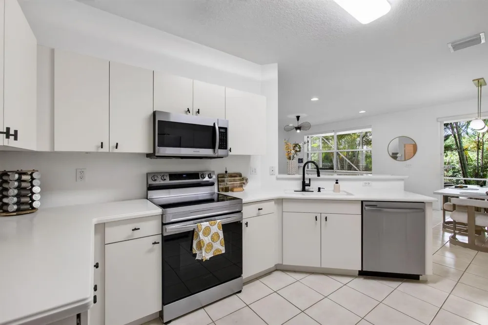 9181 VILLA PALMA LANE Palm Beach Gardens, FL 33418
