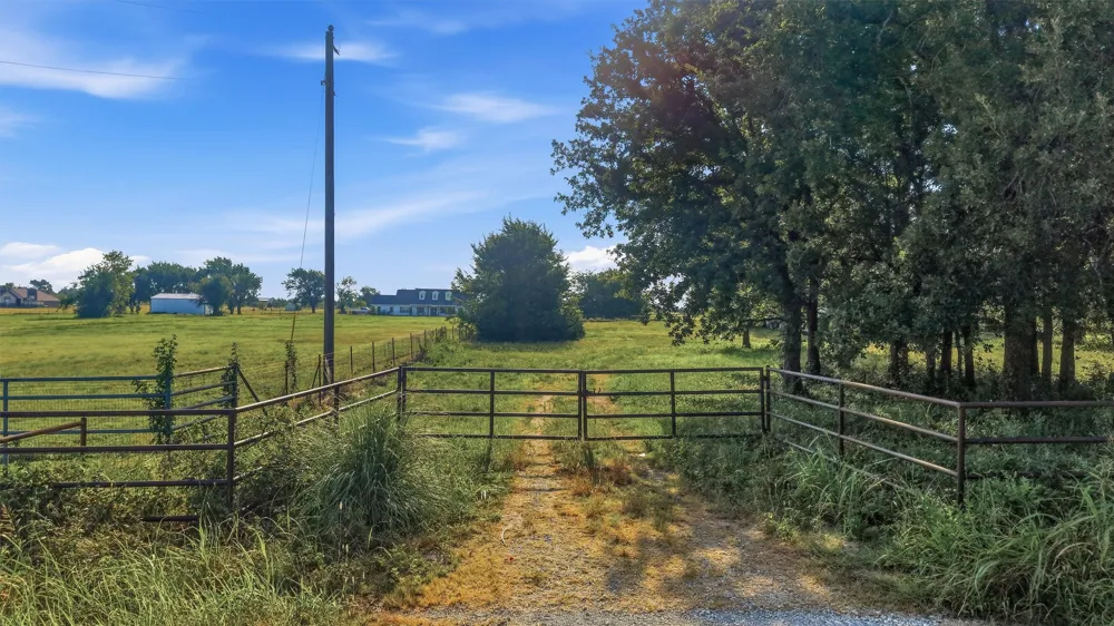 1614 W Line Road Whitesboro, TX 76273