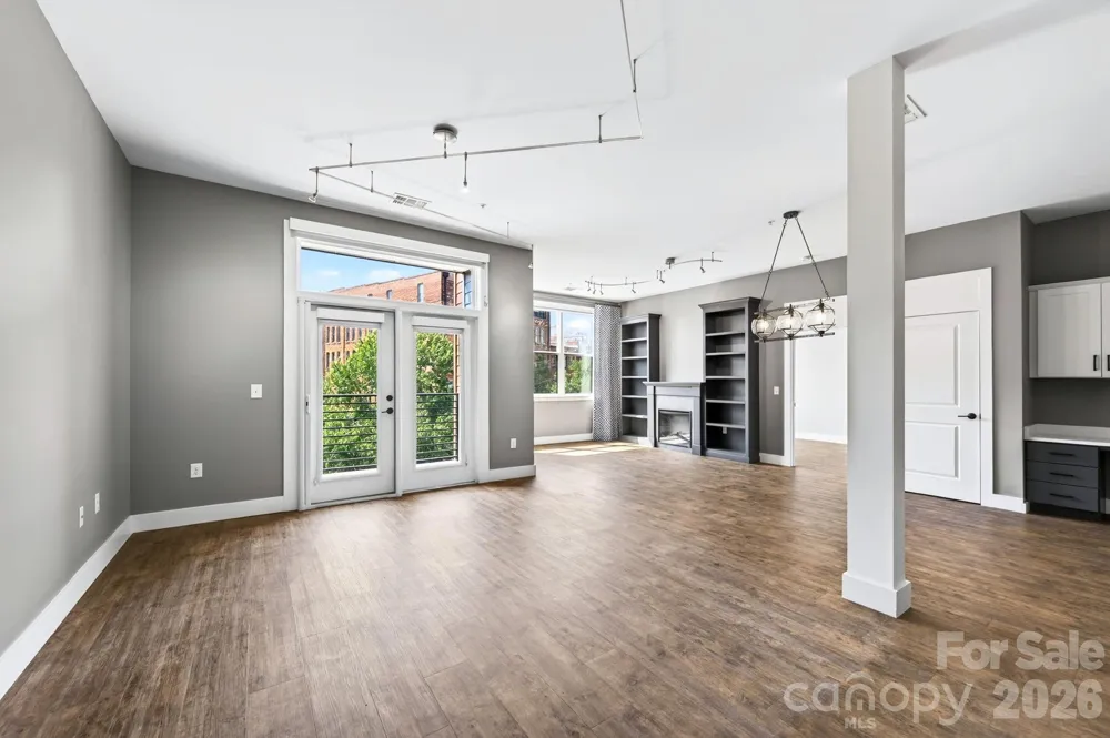55 S Market Street #404 Asheville, NC 28801