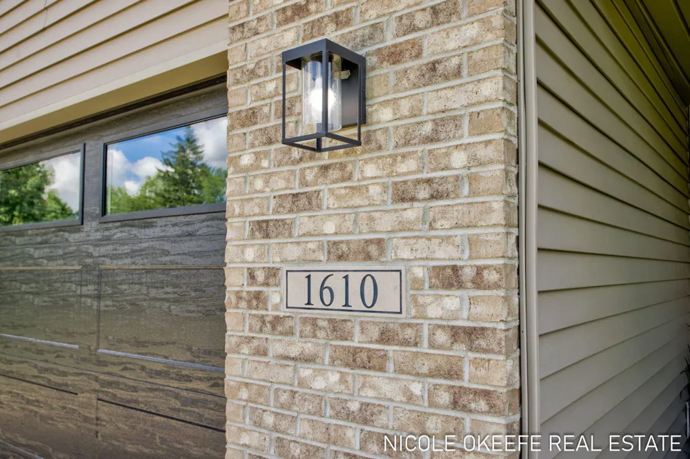 1610 Misty Ridge SW Byron Center, MI 49315