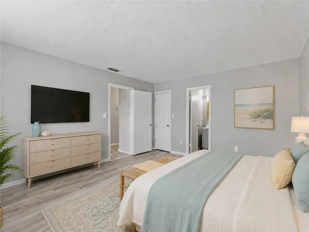 460 BASE AVENUE E #128 Venice, FL 34285