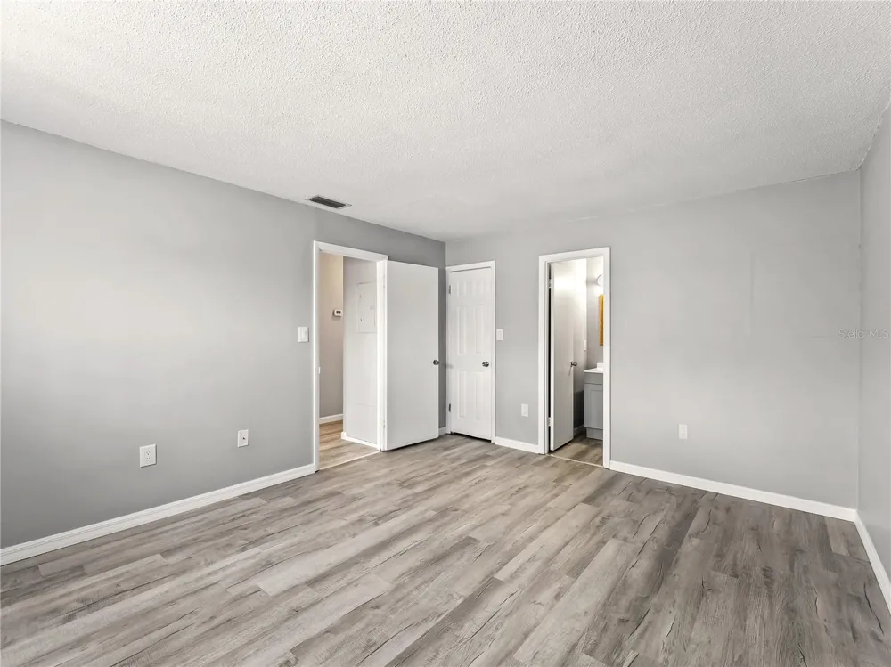 460 BASE AVENUE E #128 Venice, FL 34285