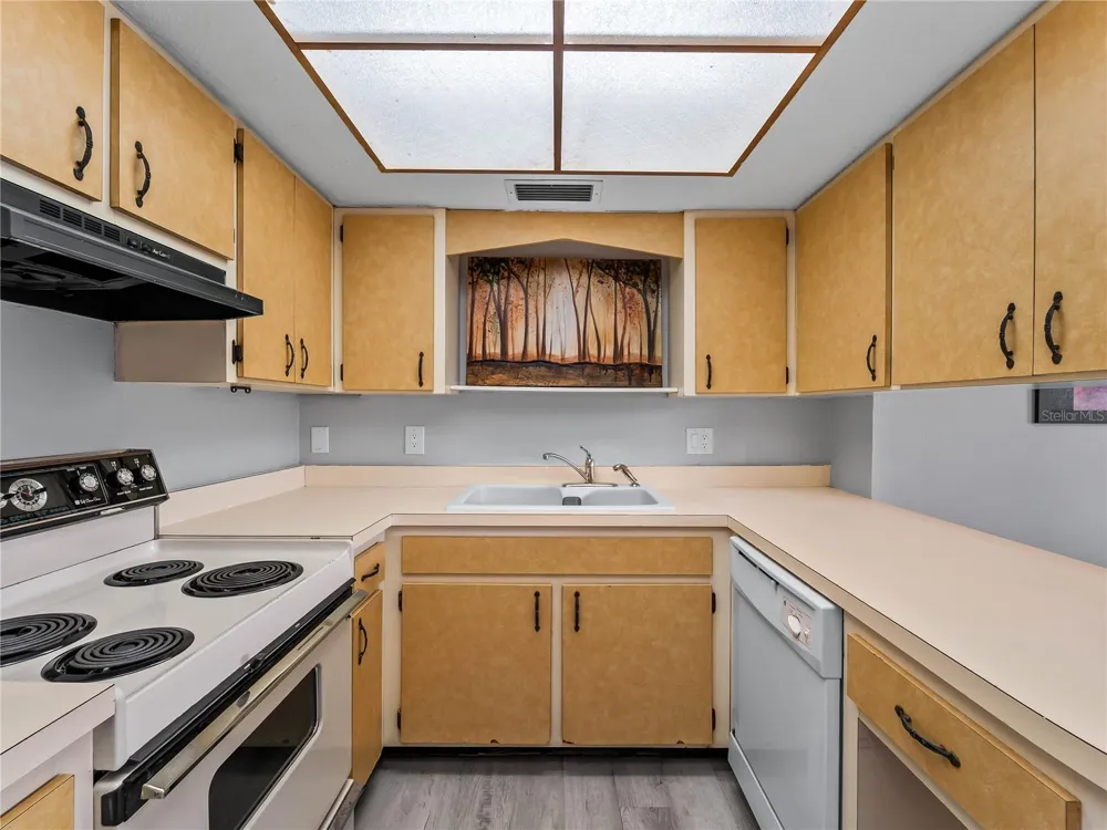 460 BASE AVENUE E #128 Venice, FL 34285
