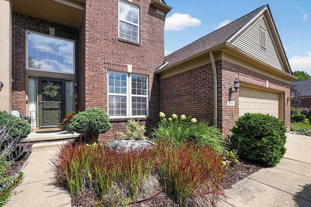 4240 Merriman Loop Howell, MI 48843