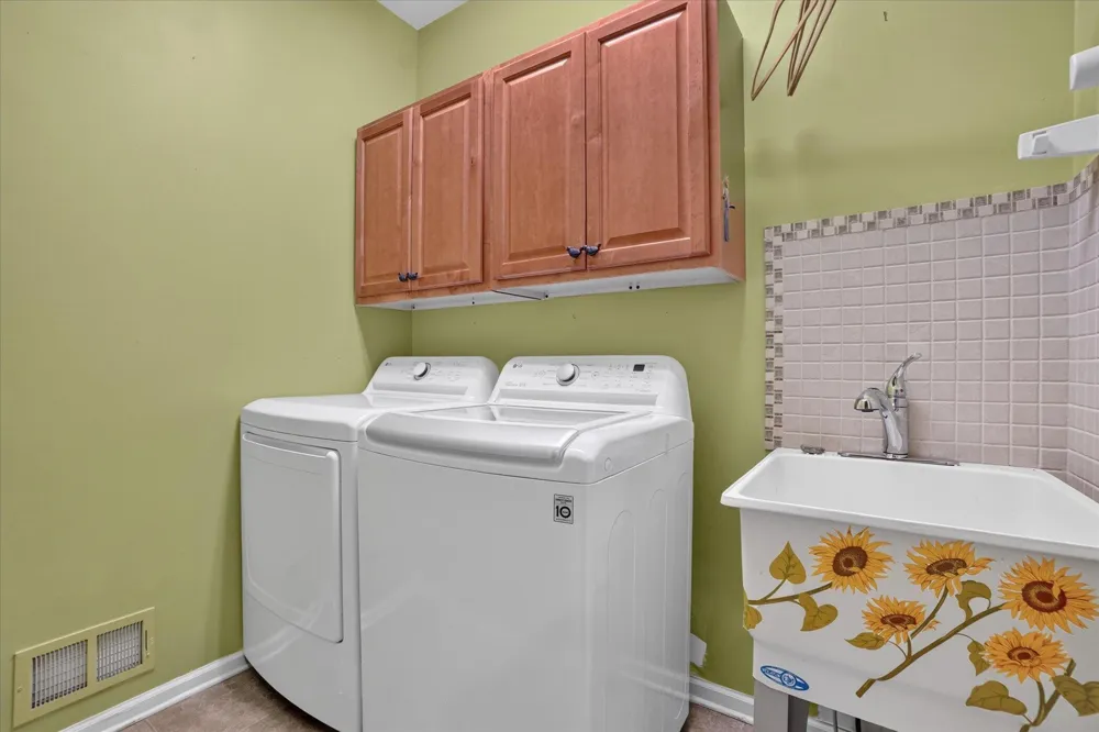 4240 Merriman Loop Howell, MI 48843