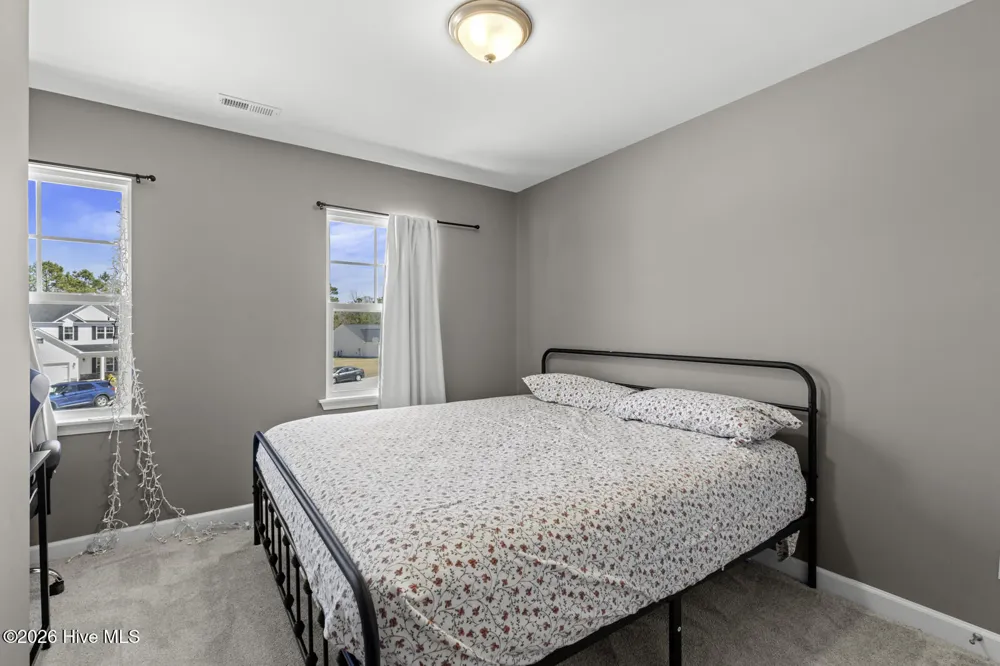 709 W Warner Court Hubert, NC 28539