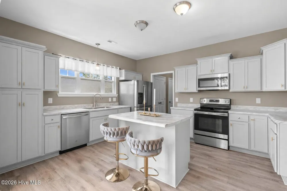 709 W Warner Court Hubert, NC 28539