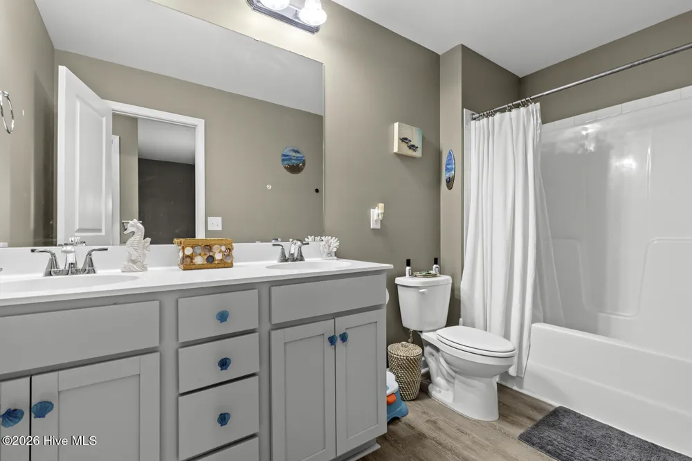 709 W Warner Court Hubert, NC 28539
