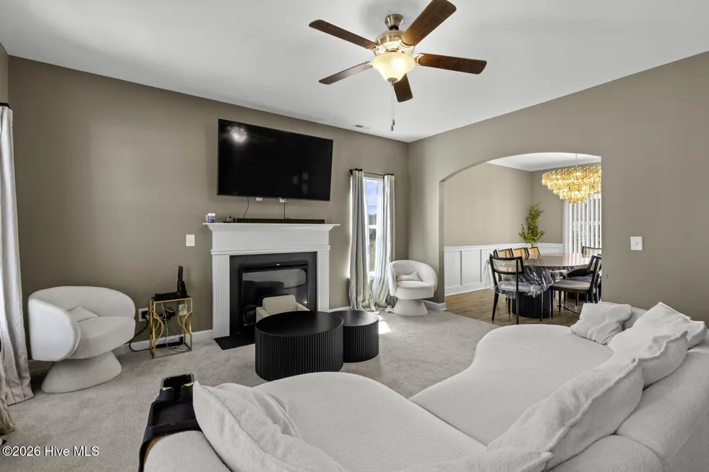 709 W Warner Court Hubert, NC 28539