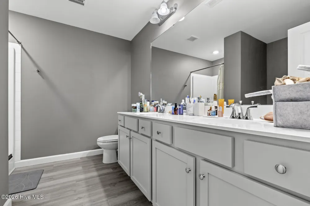 709 W Warner Court Hubert, NC 28539
