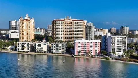35 WATERGATE DRIVE #806