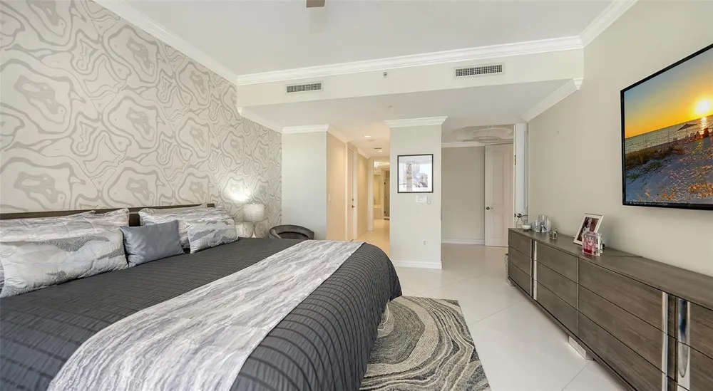 35 WATERGATE DRIVE #806 Sarasota, FL 34236