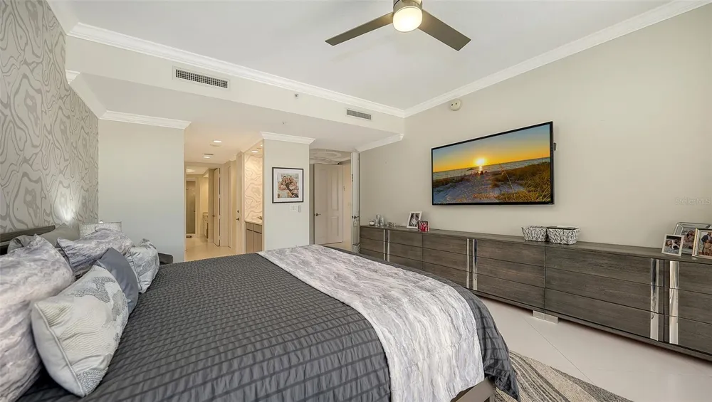 35 WATERGATE DRIVE #806 Sarasota, FL 34236