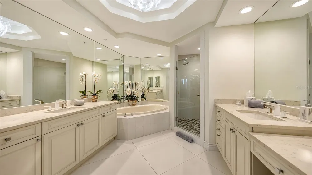 35 WATERGATE DRIVE #806 Sarasota, FL 34236