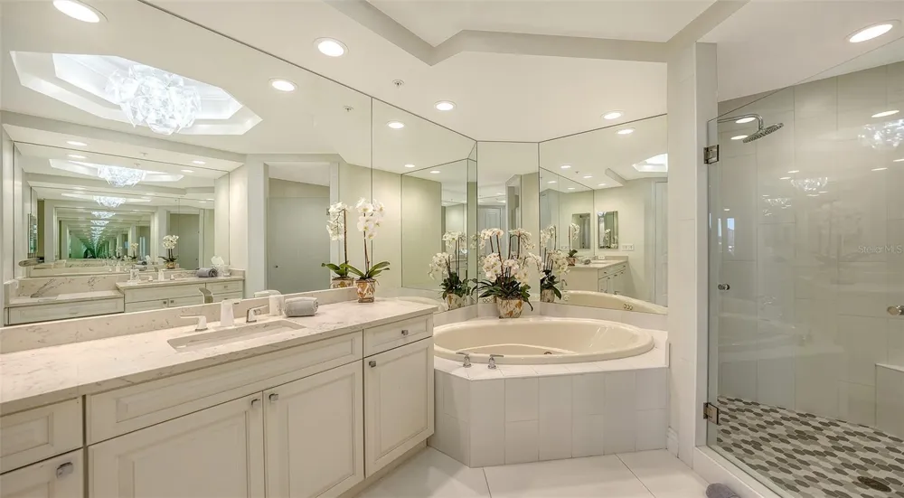 35 WATERGATE DRIVE #806 Sarasota, FL 34236