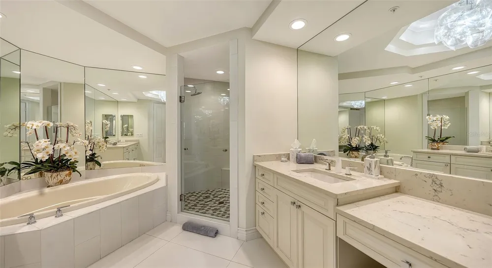 35 WATERGATE DRIVE #806 Sarasota, FL 34236
