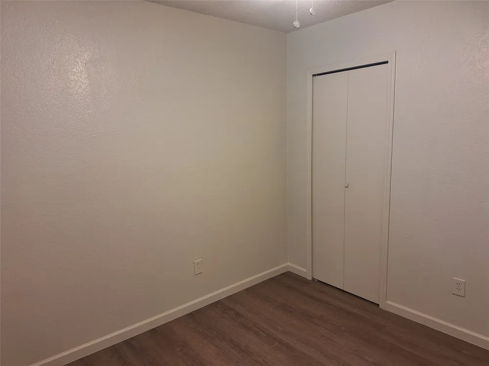 3946 Queens Court Garland, TX 75043