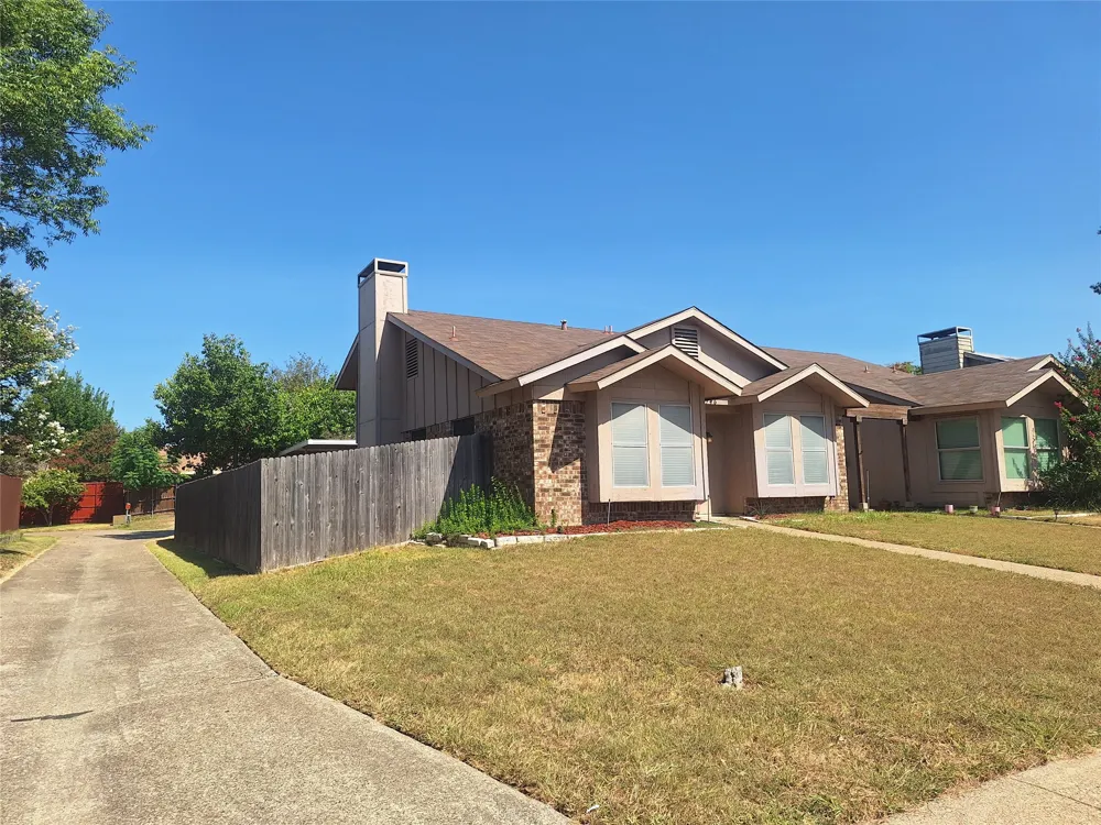 3946 Queens Court Garland, TX 75043