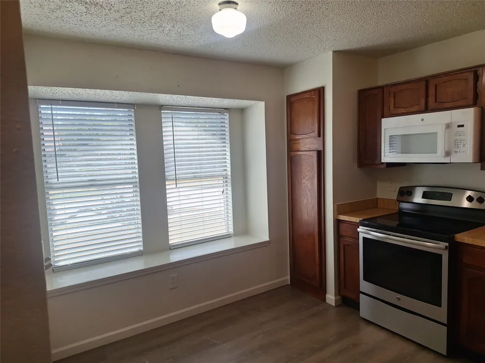 3946 Queens Court Garland, TX 75043