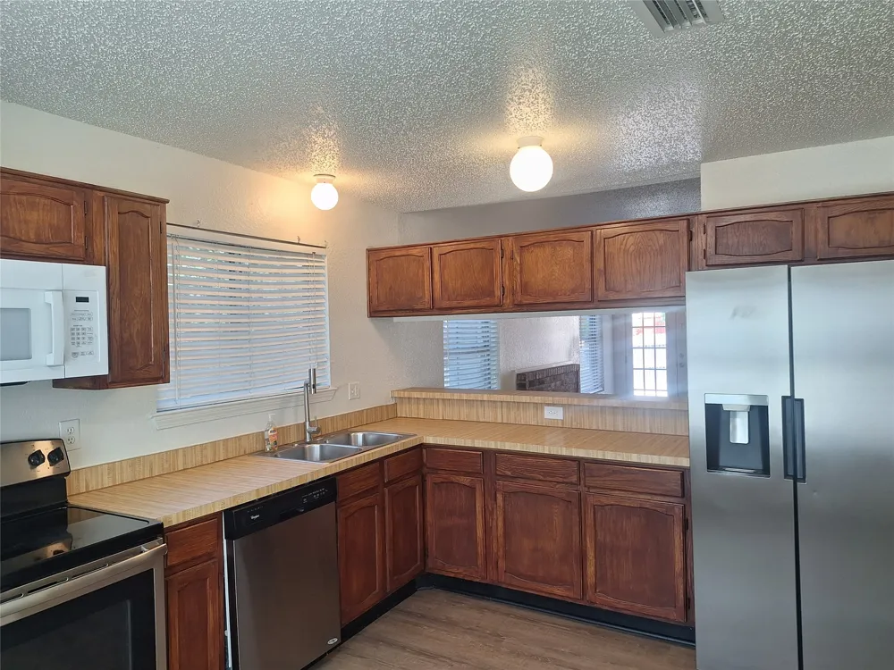 3946 Queens Court Garland, TX 75043