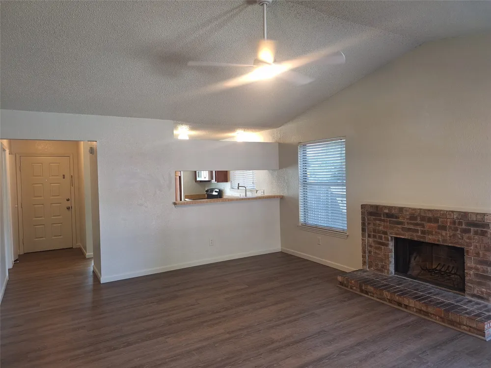 3946 Queens Court Garland, TX 75043