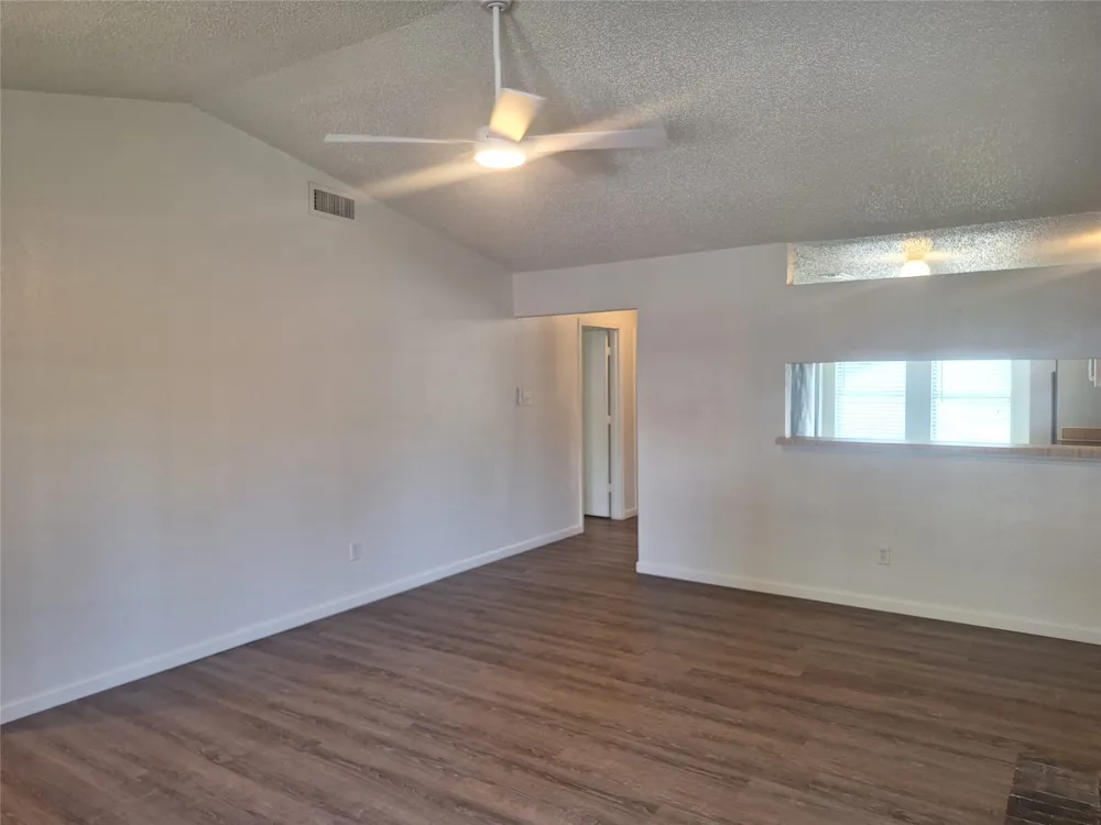 3946 Queens Court Garland, TX 75043