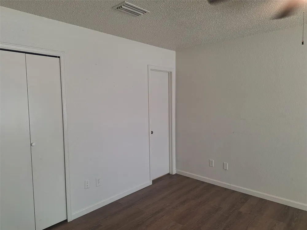 3946 Queens Court Garland, TX 75043