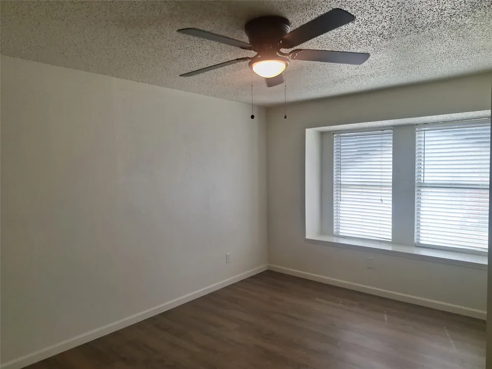 3946 Queens Court Garland, TX 75043