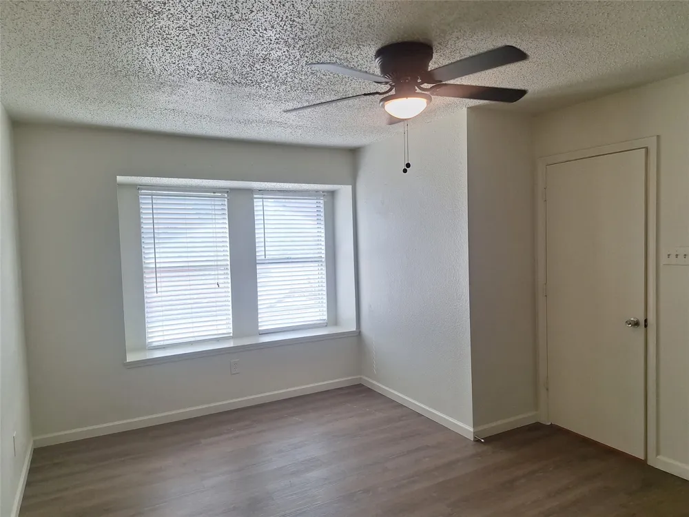 3946 Queens Court Garland, TX 75043