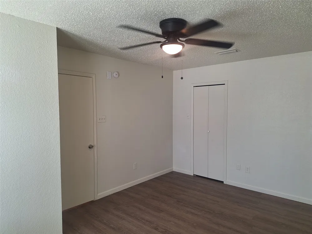 3946 Queens Court Garland, TX 75043